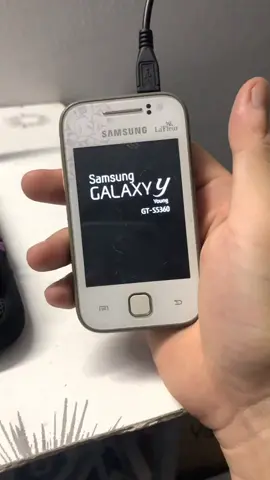 Thật sự ngưỡng mộ điện thoại samsung ngày xưa. Tính đến nay ít nhất cũng được thập kỉ rồi. Tuổi thơ bạn nào có chắc VIP nhất lớp cmnr 😚