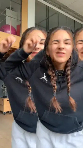 It goes 1 by 1 evan 2 by 2...🤩 #heymrdjchallenge #dance #coreography #fun #trends #tkn #switzerland