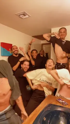 Cuántas personas caben en un baño?? Hahahaha @rauwalejandro @evaluna @paumacher @soymorelli @the90thshooter