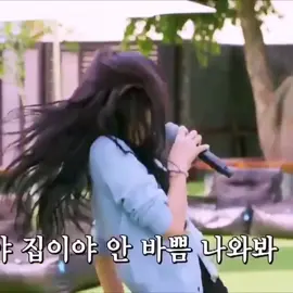 Jennie reaction tho when lisa dance in front of her 😂#lalisamanoban #jenlisamoment #jenlisaisreal #lisamanoban #foryou #jenlisashippers