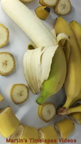 I filmed the process of blackening bananas, just for fun #timelapse #odlysatisfying #timelapseart #timelapsefood #timelapseart #timelapsevideo