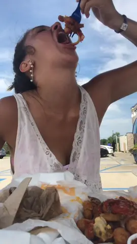 THE BEST WAY to eat the MIDWEST FAVORITE....or any curds and burger #culvers #yummy #foodies #foryoupage #fyp #delicious #burger #fries