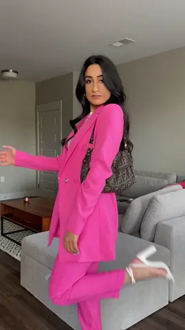 Want a chance to win a $50 PLT giftcard?! 💖 Follow @prettylittlething  and comment my username on this week’s competition post! #outfits #styletips