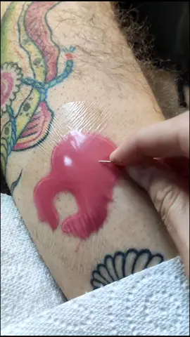 I popped it haha 👌like if you want to see the second skin peel 💕 #tattoo #secondskin #inksack #popit #foryoupage #fyp #ink #tattoos