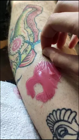 little peel off for you guys 💕 hope you like it! #spongebob #satisfying #peeloff #inksack #tattoo #foryoupage #fyp #jellyfish #novaluna_ink