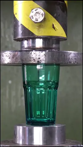 Wow! 😱💥 #hydraulicpress #oddlysatisfying #duetthis #surprise