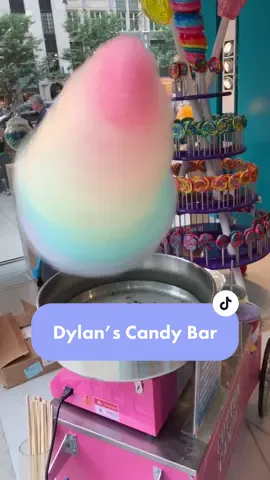 rainbow cotton candy //📍dylan’s candy bar // 🌈 #candyshop #cottoncandy #foodvideo #tiktokfoodie #tiktokfood #dessertsoftiktok #dessert #chicago