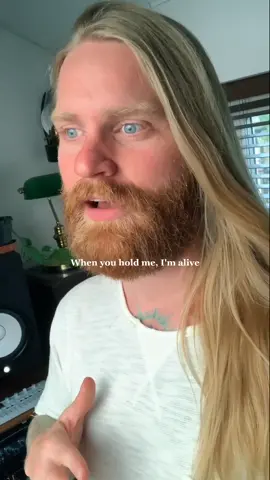 Kale beats Cornettos for singing... I know, it sucks 🌿 #rihanna #diamonds #rihannachallenge #diamondschallenge #fyp #fupage #singingchallenge #sing