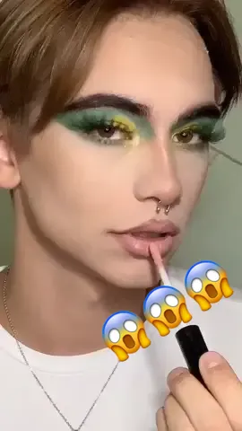 Bitch σημερα ανεβαινει βιντεο στο καναλι μου στο yt που βάφω τον @__g.mor 😱💅🏻 #john_stavrou