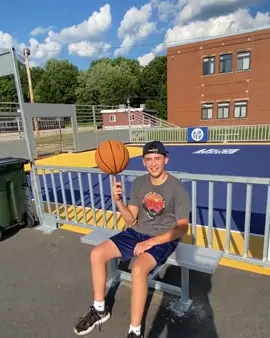Just your friendly neighborhood baller providing buckets on cue at any given moment 🏀 (via @neighborhoodballer) #basketball #buckets #viral #fyp