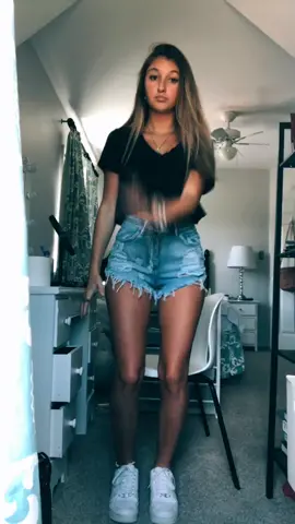 if someone wants to teach me to dance it’d be appreciated☺️ #LetsFaceIt #foryou #SlurpeeSummer