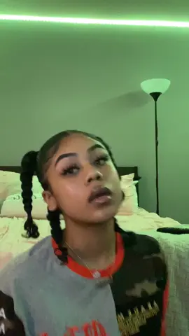 **🤲🏽🙄👆🏽👋🏽🖐🏽🤚🏽✌🏽👌🏽🤰🏽(pretend shes not  prego just turned side ways) 👩🏽‍🦱**