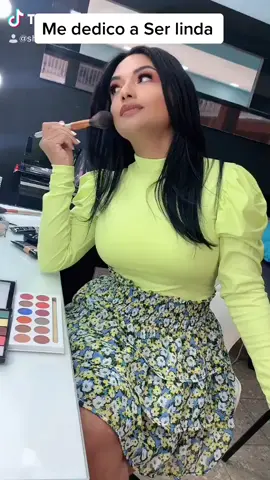 ¿ A qué te dedicas? ¡ A ser linda ! Ese es mi trabajo. 😂#Humor #español #viral #Belleza