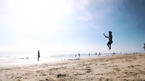 Slowmo jump! #NatureVibes #flipswitchchallenge #SummerWorkout #beachflips # #acrobatics#capodopera#nobodyneedstoknow #fashionessentials #circus #