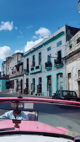 🇨🇺#keşfet #keşfetteyizzz #keşfetbeniöneçıkar #keşfett #öneçıkar #küba #cuba #cohiba #americancar #cubanita #cubastreet #cartours #seyahat #cubastyle