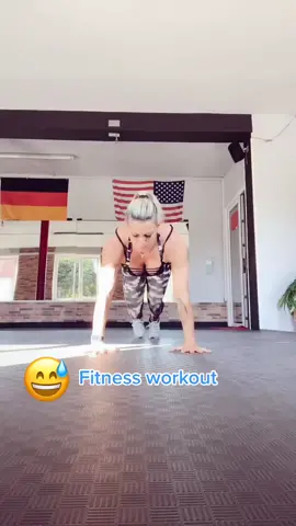 Fitnesstrainer #wokoutchallenge #pushups #pkankchallenge #fitnessgirl #sportlover #foryou #foryoupage #regianefitness