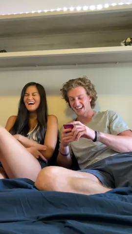 How to slide into a girls DMs 👀  @whatdoyoumeme #slideinthedms #providedbywdym @lynneth_johnson