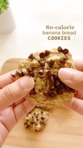 these banana bread cookies are only 80 calories and taste like cake #healthy #glutenfree #nutfree #nosugar #lowcalorie #healthydessert
