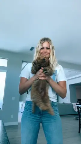 Banks says HI!!! 😂