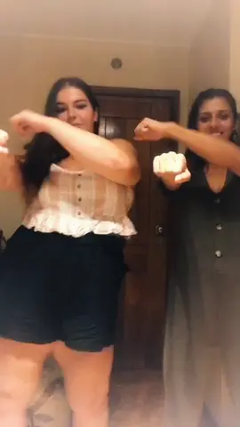 visto que eliminaram o outro de biquíni vai este agora 🤣❤️ @danielamagalhaes24 #fy #fyp #foryou #xcyzbca #dance #trend #portugal
