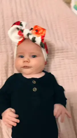 Sweet everleigh drew 💛✨🥺 #babygirl #cutestbaby #fyp #foryoupage #bigbow #girlmama