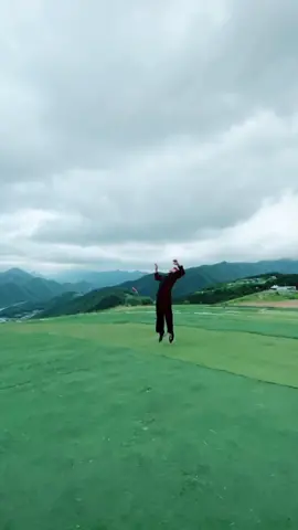 이런 풍경은 그냥 지나칠 수 없지 😅 텀블링하면 좋을 거 같은 장소 추천해 주세요. Please recommend a good view for tumbling. #exercise #tumbling #팀일루션