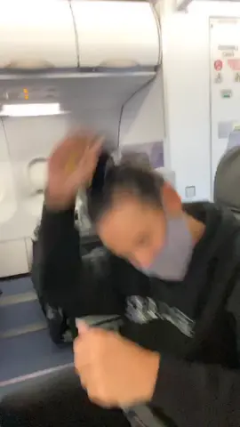 We fly! ✈️ @heididamelio