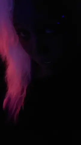 #fearlessandflawless #blacklight #Mipan #InMyAEJeans #glow #pink