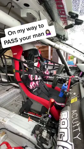 On my way to pass your man 💁🏻‍♀️ #racecardriver #hondaracing #ladyracer #hondacivic #racetrack #fyp