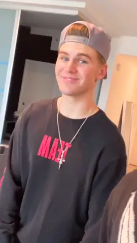 I thought I saw @justinbieber but it was just @ayypatrick 😂😳 #justinbieber #omg #fyp comment if you think he looks like him😂