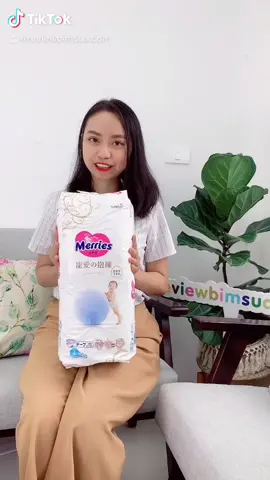 Review bỉm MERRIES TENDER LOVE.  Mỏng, mềm nhẹ, sang chảnh😘. Mỗi tội ẩm mông 😭😭😭