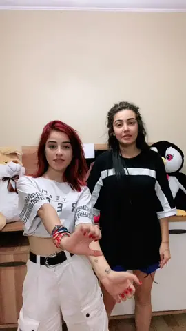 Şarkıya akım bulmaya çalışmıştık 😭😂 şarkıya en güzel akımı yaratan kişiye düet yapıcam ve instageamda paylaşıp etiketlicem 💕