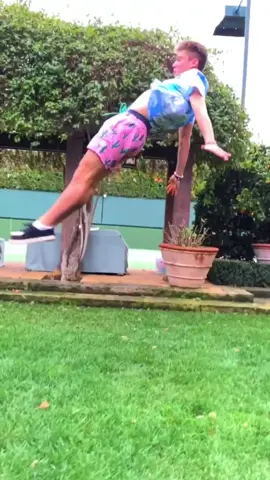 Chill flip🔥 TAG 3 friends for a reply💙💛 #fyp #foryou #trampoline #soloflow