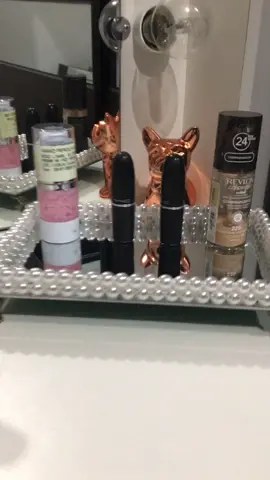 Minha bandeja de pérolas 🥰 #artesanatos #tiktok #perolas #bandejaspersonalizadas #bandejadeespelho #amor #makeup #skincare #meuscuidadoscomapele