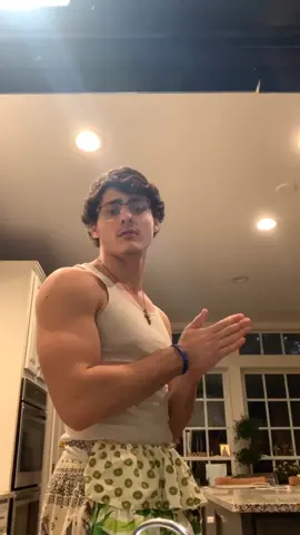 Cooking a beautiful vegan pasta with my sister!