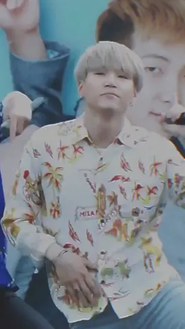 Какой же Юнги потрясающий 💔 #yoongi #suga #minyoongi #юнги #шуга #lollipop