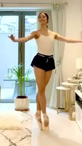 🩰 Working from home with The Royal Ballet’s Fumi Kaneko #ballet #balletdancer #dancing #dance #dancer #ballerina #theatre #dancechallenge #pointe