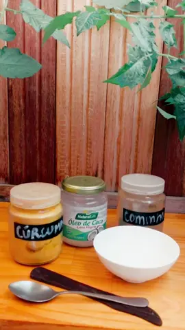 POMADA ANTI-INFLAMATÓRIA  partes iguais açafrão, cominho e óleo de coco. Aplique no local e deixe agir a noite. VEJA + INSTA @gisellepereiram