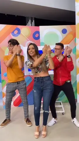 Antes de grabar #eltermometrogt un TikTok con estos guapos @ccarlosguerrero_ @guyun0220 👘💋🤓 ¿A quién representa cada emoji de estos?