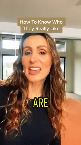 Body language talks  #bodylanguagetips #asklizobrien #relationshipadvice #psychologyhacks #empowermentcoach #schooloftok #tiktokfacts #EduTok #fypシ