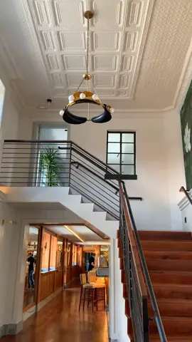 #houstonhotspots #houstonrestaurants #houstondesign #remodel #remodeling #lighting #interiordesign #historicbuildings #houstontx #interiordesigner