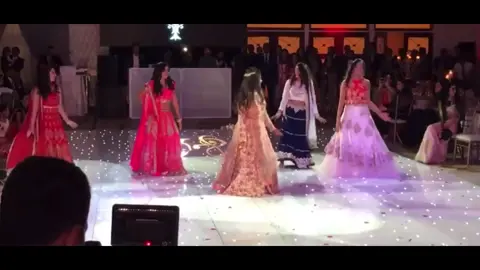 A cute dance by  Radhika Dhaduk to watch the full video the link is in my bio #desidance#indian#pakistan#fyp#bollywood#mehndidance#bangladeshi