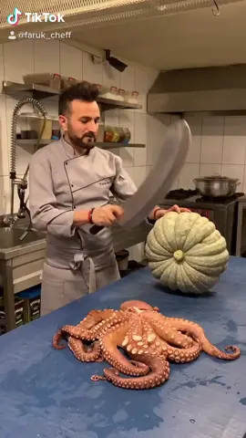 Geçmişte çok çılgınlıklarımız oldu gelecekte de olacaktır merak etmeyin 🤪🤣🐙 #farukchef #farukgezen #seafood