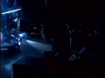 Gus haciendo mierd* la guitarra en “Sueles Dejarme Solo”. Completo. #gustavocerati #cerati #sodastereo #rockargentino #rocknacional #rock