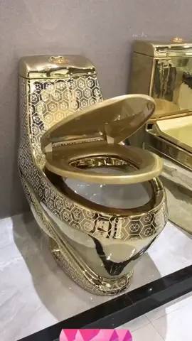 #gold #toilet #goldtoilet #금변기 #금색 #황금변기
