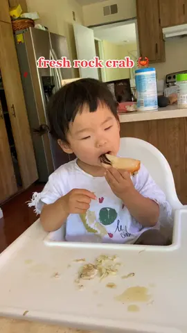 Empress tries eating fresh rock crab 🦀 #foodies #hungry #eatwithme #seafood
