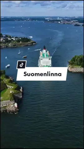 Gorgeous view of water in Helsinki in a summer weekend. #helsinki #finland #suomi #hyperlapse #dronevideo #suomenlinna #vikingline