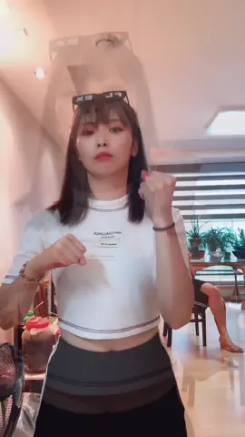 선글라스 낀김에..😎 무심하게 한개 더🔥🔥 뒤에 틱톡 보는 남 : @go_kim612