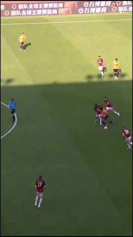 💨💨💨 Only one way to stop him... #adamatraore  #run  #dribble  #speed  #wolves  #PremierLeague