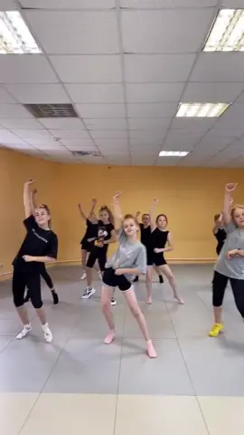 Запускаем новый тренд 😏🌟 #shakeitoff #настиле #тренды #коллективsюрприз
